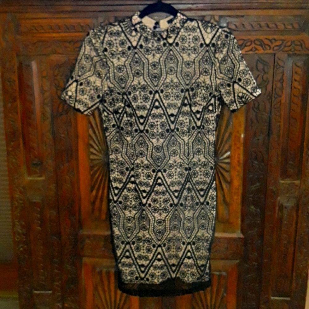 Forever 21 Dress Open back Black Lace S